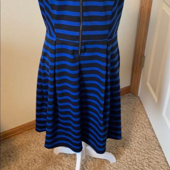 Blue and Black striped dress - Picture 4 of 6